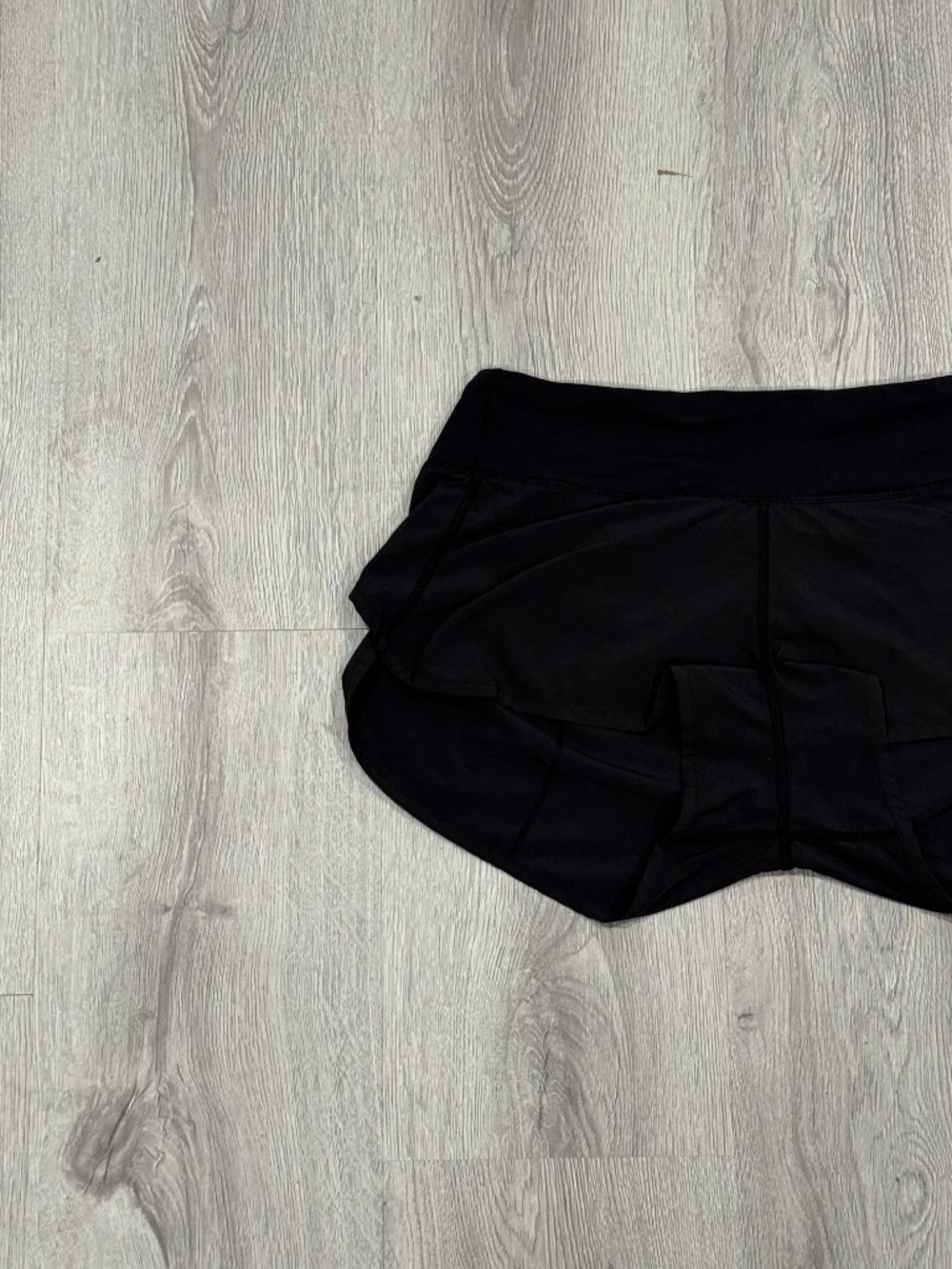 Lululemon Speed Up Low-Rise Lined Short | Black | Size 8. - Picture 5 of 9